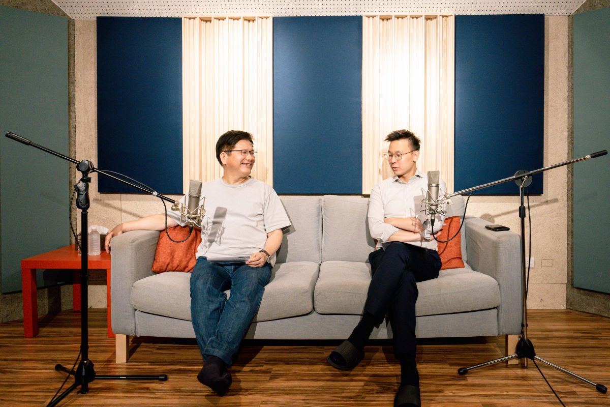 ▲林佳龍與林飛帆對談兩岸關係與國際情勢，盼台灣成為「正常國家」。（圖／林佳龍辦公室提供）