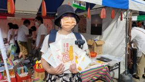 ▲楊小姐說，看到紙袋就非常想念台灣到處有的早餐店阿姨，因此想買來解鄉愁。（圖／記者李琦瑋攝，2022.09.17）