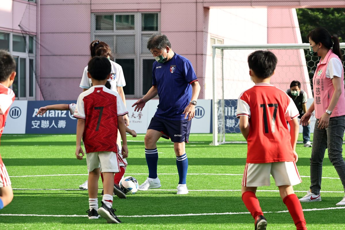 ▲阿中部長親自上場與小球員較勁。官方提供