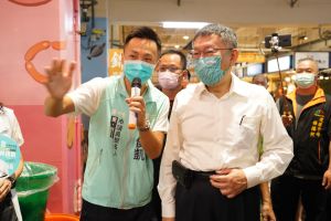 中市綠選將酒駕事件爆陰謀論 柯文哲:民眾黨沒那麼陰險 ▲柯文哲全天在台中輔選市議員候選人,首站陪林俊凱到建國市場掃街。(圖/民眾黨台中市黨部提供,2022.09.17)