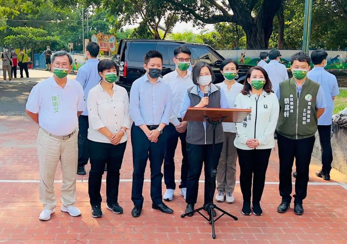 ▲地震發生當下，總統蔡英文在南投為蔡培慧助選，隨時發表公開談話，呼籲國人留心餘震。（圖／蔡培慧競辦提供，2022.09.18）