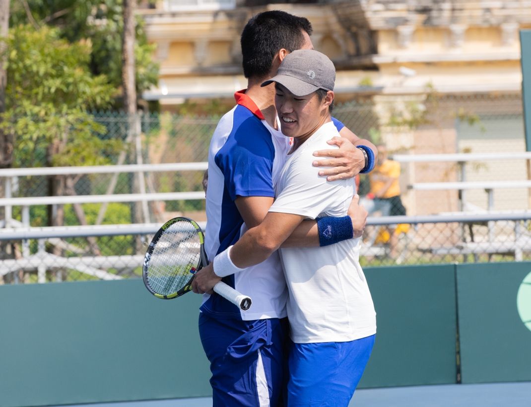 ▲第三點雙打許育修和何承叡相擁慶祝勝利（圖／海碩整合行銷提供）
