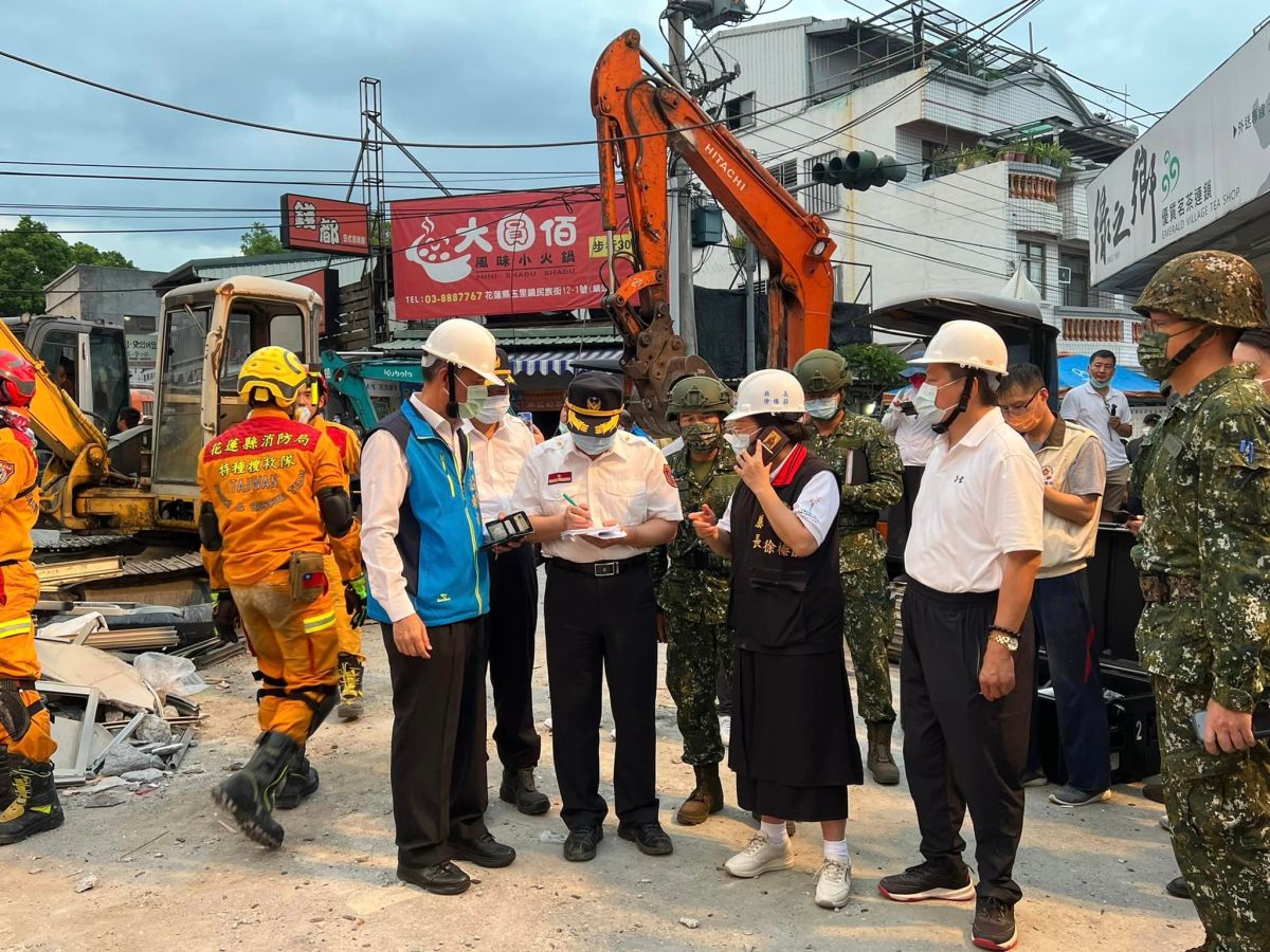 ▲花蓮災後應變會議，縣長徐榛蔚要求務必讓震災損害程度減至最低。（圖／徐榛蔚臉書）