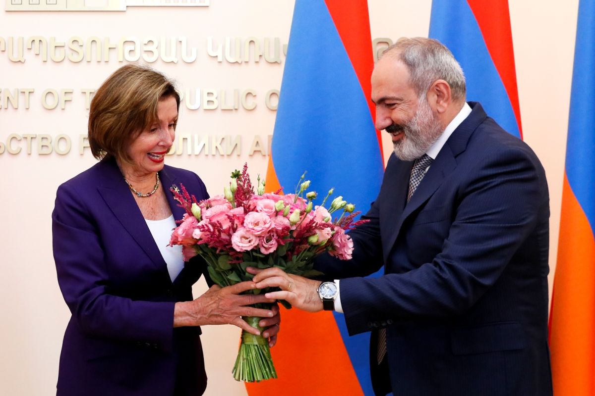 ▲正在亞美尼亞進行訪問的美國聯邦眾議院議長裴洛西（Nancy Pelosi），在首都葉里凡（Yerevan）舉行的記者會上表示：美國國會強烈譴責亞塞拜然的攻擊行為。（圖／美聯社／達志影像）