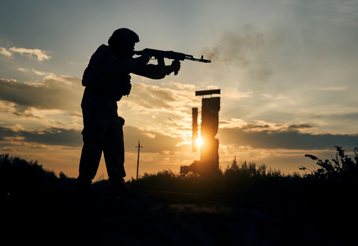 ▲俄羅斯軍隊正在為烏克蘭的「特別軍事行動」募集簽約入伍者，運用行動募兵卡車來吸引志願役，還提供每月將近3000美元薪俸的誘因。示意圖。（圖／美聯社／達志影像）