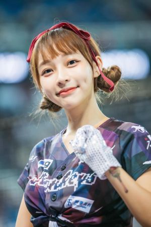 ▲林襄紅到發紫,一舉一動都是話題。(圖/翻攝自Rakuten Girls臉書) ▲林襄紅到發紫,一舉一動都是話題。(圖/翻攝自Rakuten Girls臉書)