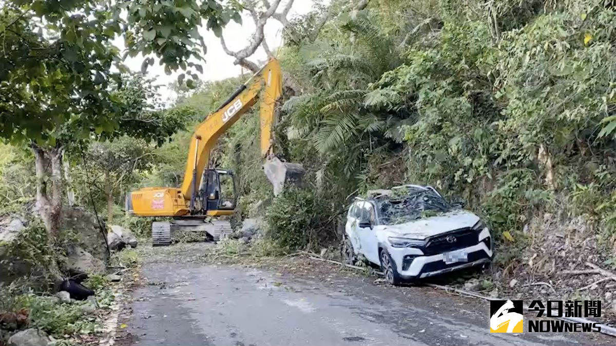 ▲花蓮六十石山道路多處落石坍方，最新終於順利搶通完成，受困遊客得以下山。（圖／記者陳明安攝）
