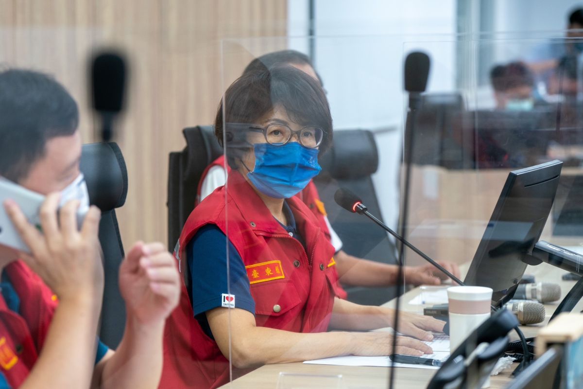 ▲台東縣接連發生強震，劉櫂豪在臉書發文批饒慶鈴放任部屬發言製造對立，饒慶鈴回應「別浪費口水」。（圖／翻攝饒慶鈴臉書）