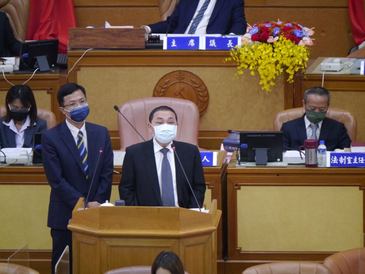 ▲侯友宜回覆議員質詢，表示新北近年來改建老屋約危過去都更總和的4倍，會持續推動加速都更。（圖 ／記者吳嘉億攝，2022.9.19）