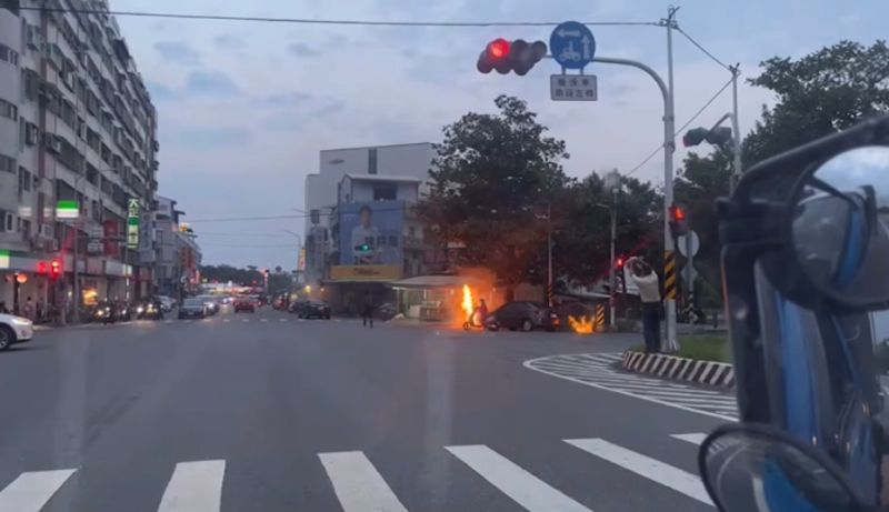 ▲台東市區驚傳氣爆，警消趕往現場撲滅火勢。（圖／翻攝自台東大小事）