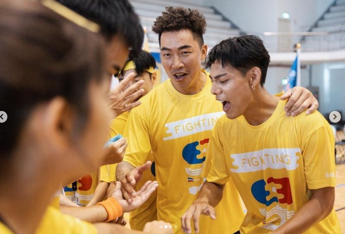 ▲各務孝太（右）為《全明星運動會》黃隊的匹克球比賽追平失分。（圖／翻攝各務孝太IG）