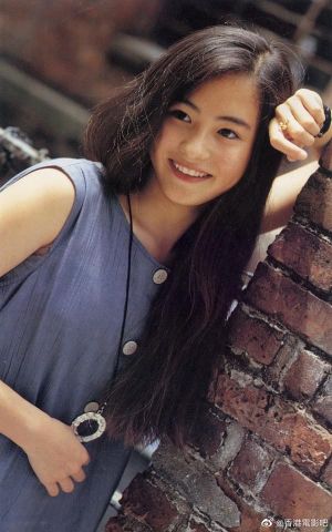 張柏芝14歲時的笑容亮麗又稚嫩。(圖/微博:香港電影吧) ▲張柏芝14歲時的笑容亮麗又稚嫩。(圖/微博:香港電影吧)