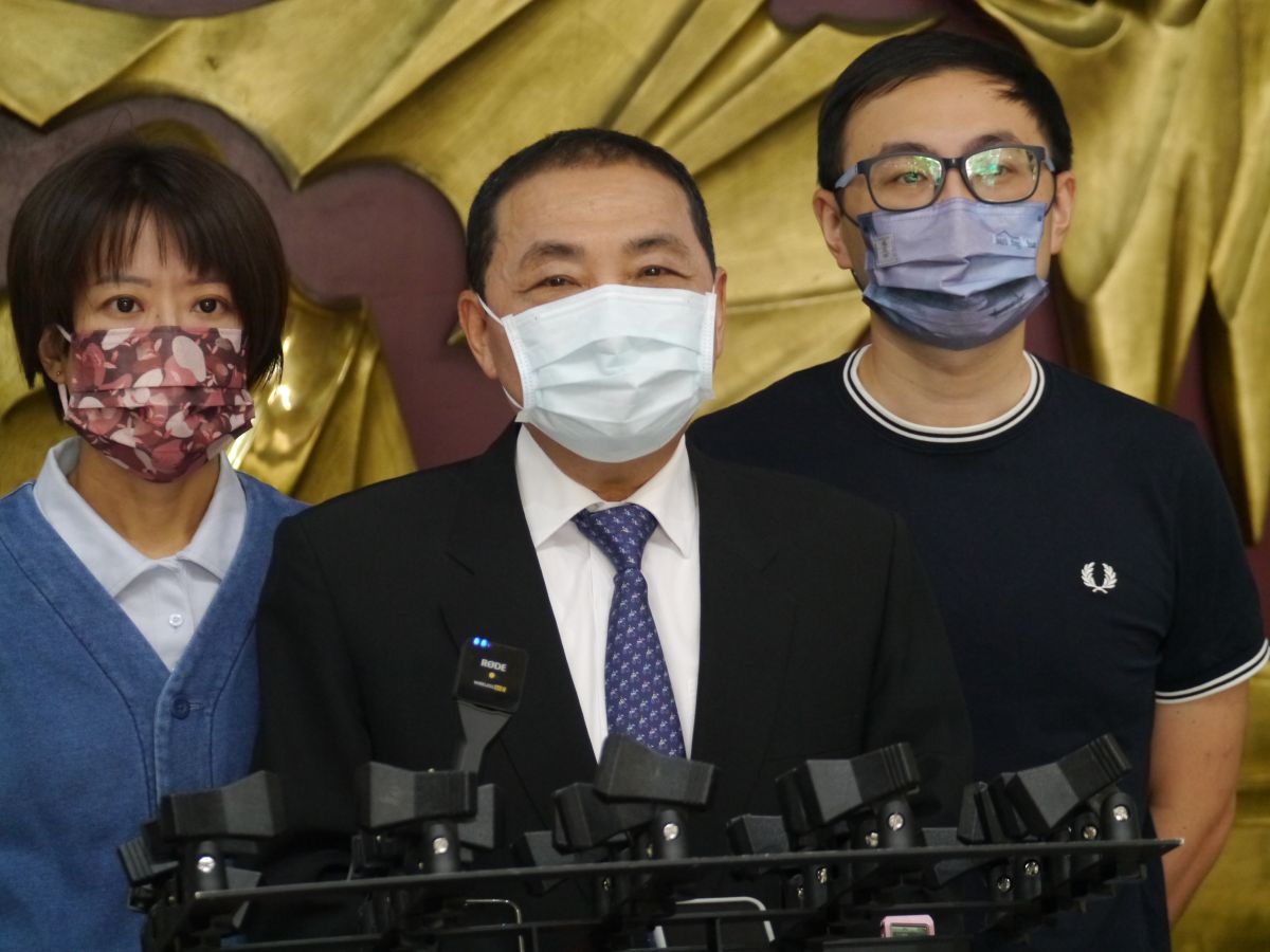 ▲針對監察院將針對恩恩案約詢包含新北市副市長劉和然及相關當事基層公務人員，侯友宜出席市議會市政總質詢前表示「尊重、配合調查」。（圖 ／記者吳嘉億攝，2022.9.20）