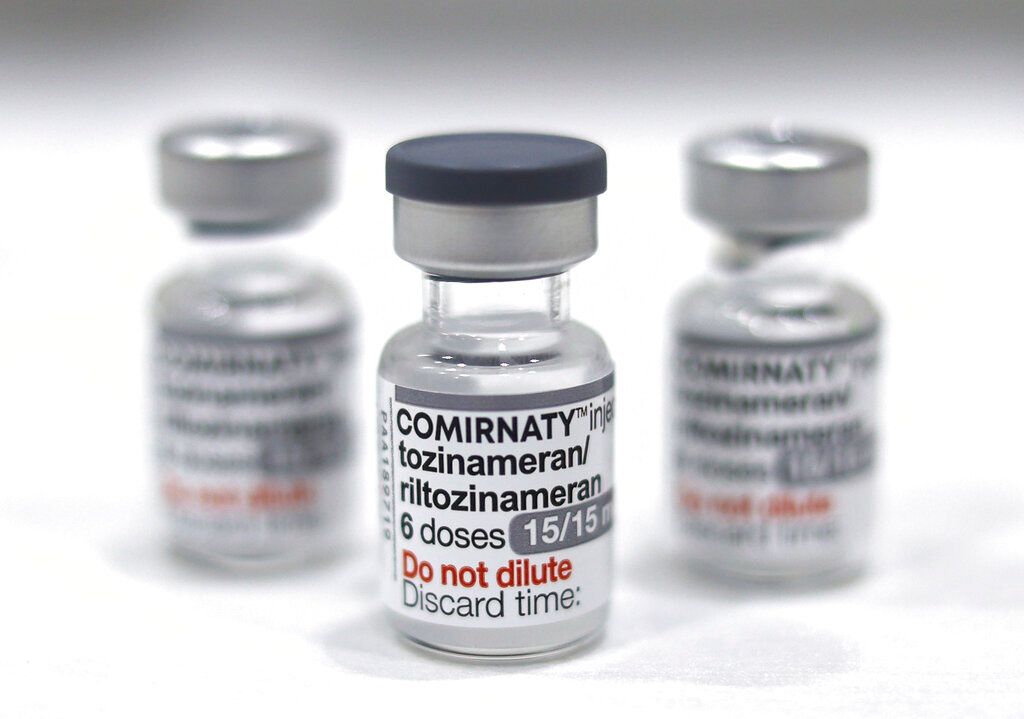 ▲中央流行疫情指揮中心今(29)日表示，今(2022)年採購之第四批Moderna次世代雙價疫苗60.5萬劑，已於今日上午抵達桃園國際機場。（圖／美聯社／達志影像）