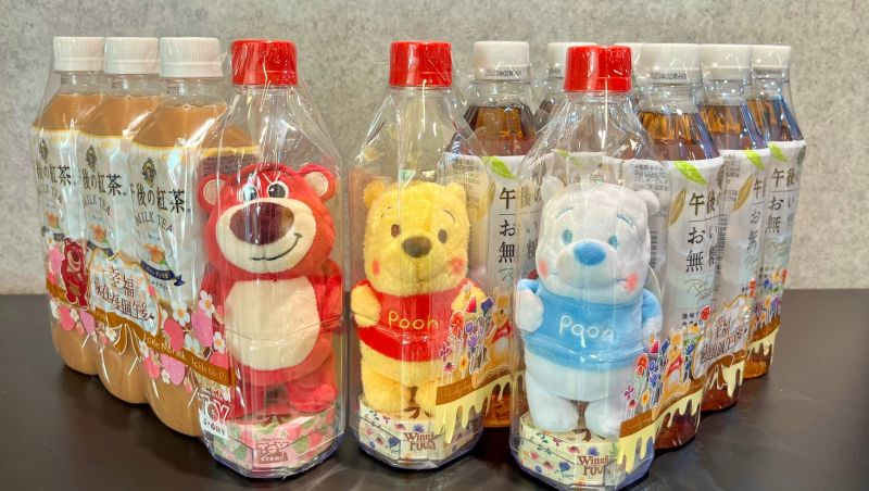 ▲迪士尼瓶裝娃娃再度於7-11開賣，午後の紅茶這次推出「熊抱哥款奶茶組」台灣獨賣，還有異色款「雪白系」小熊維尼。（圖／民眾提供）