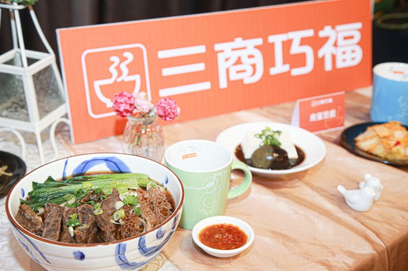 ▲8月8日父親節快樂！約爸爸一起吃「買一送一」美食優惠，三商巧福「免費送番茄肉醬乾拌麵」、三商鮮五丼「免費送招牌牛丼」；丸亀製麺「免費送中碗湯烏龍麵」一次整理。（圖／記者葉政勳攝）