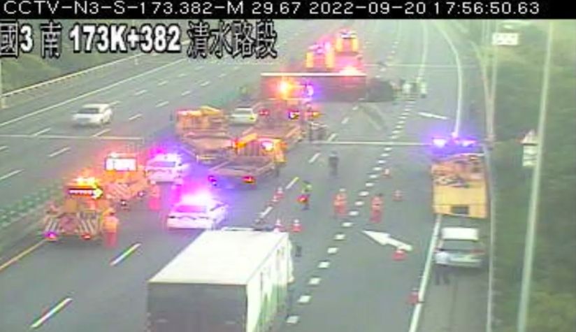 ▲國道3南下173K清水路段發生一起事故，全線封閉管制中。（圖／翻攝畫面）