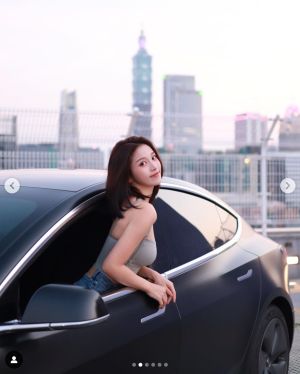 ▲「北一女神」蔡瑞雪和愛車合照。(圖/翻攝自蔡瑞雪IG) ▲「北一女神」蔡瑞雪和愛車合照。(圖/翻攝自蔡瑞雪IG)