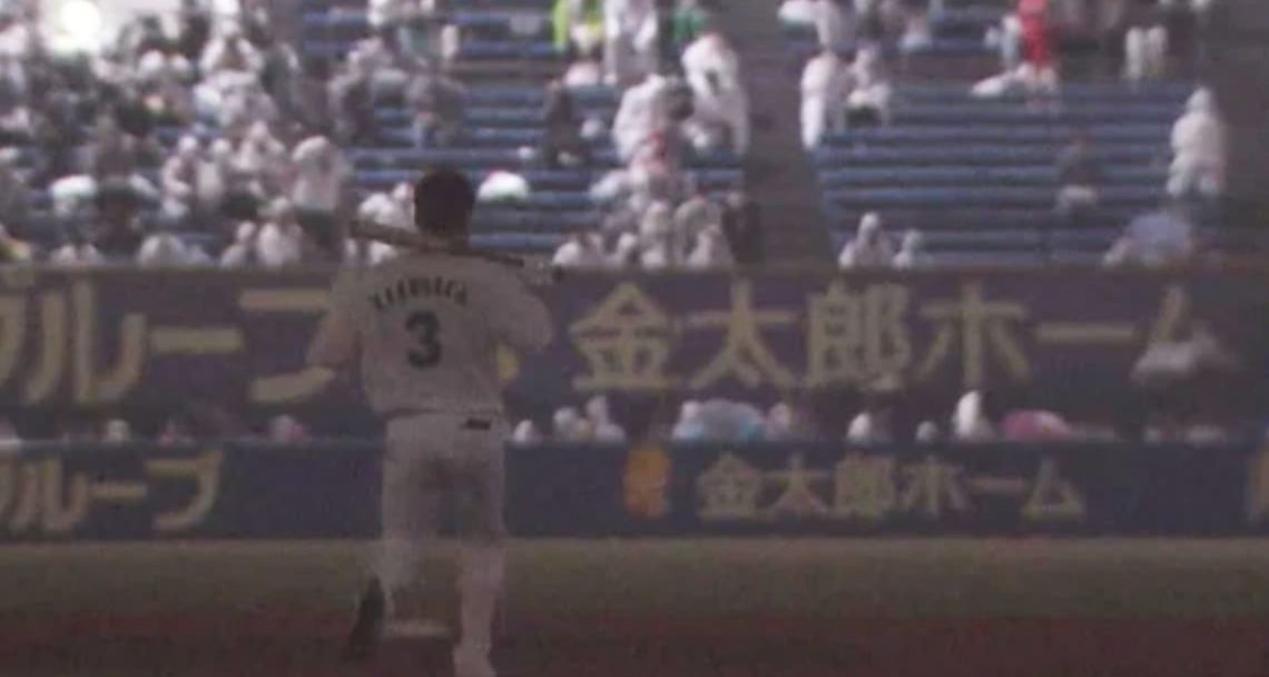 ▲角中勝也趕走鳥群。（圖／太平洋聯盟TV)