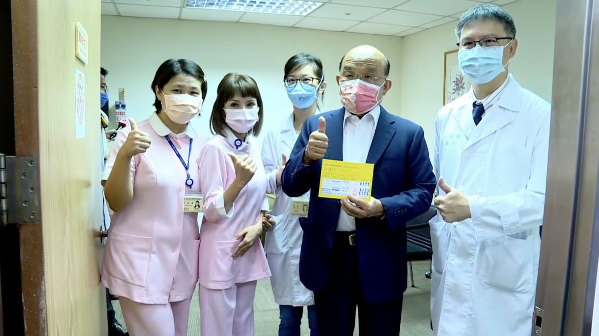 ▲對於施政不滿意度達46％，蘇貞昌回應要讓人人滿意很困難，但政府戰戰兢兢，對於不理想的地方會持續檢討。（圖／翻攝自行政院共訊直播）