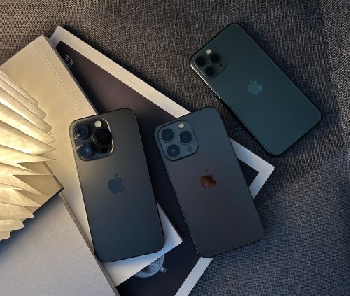 ▲想買舊iPhone建議選擇iPhone 11之後機型，系統升級上比較有保障。（圖／記者周淑萍攝）