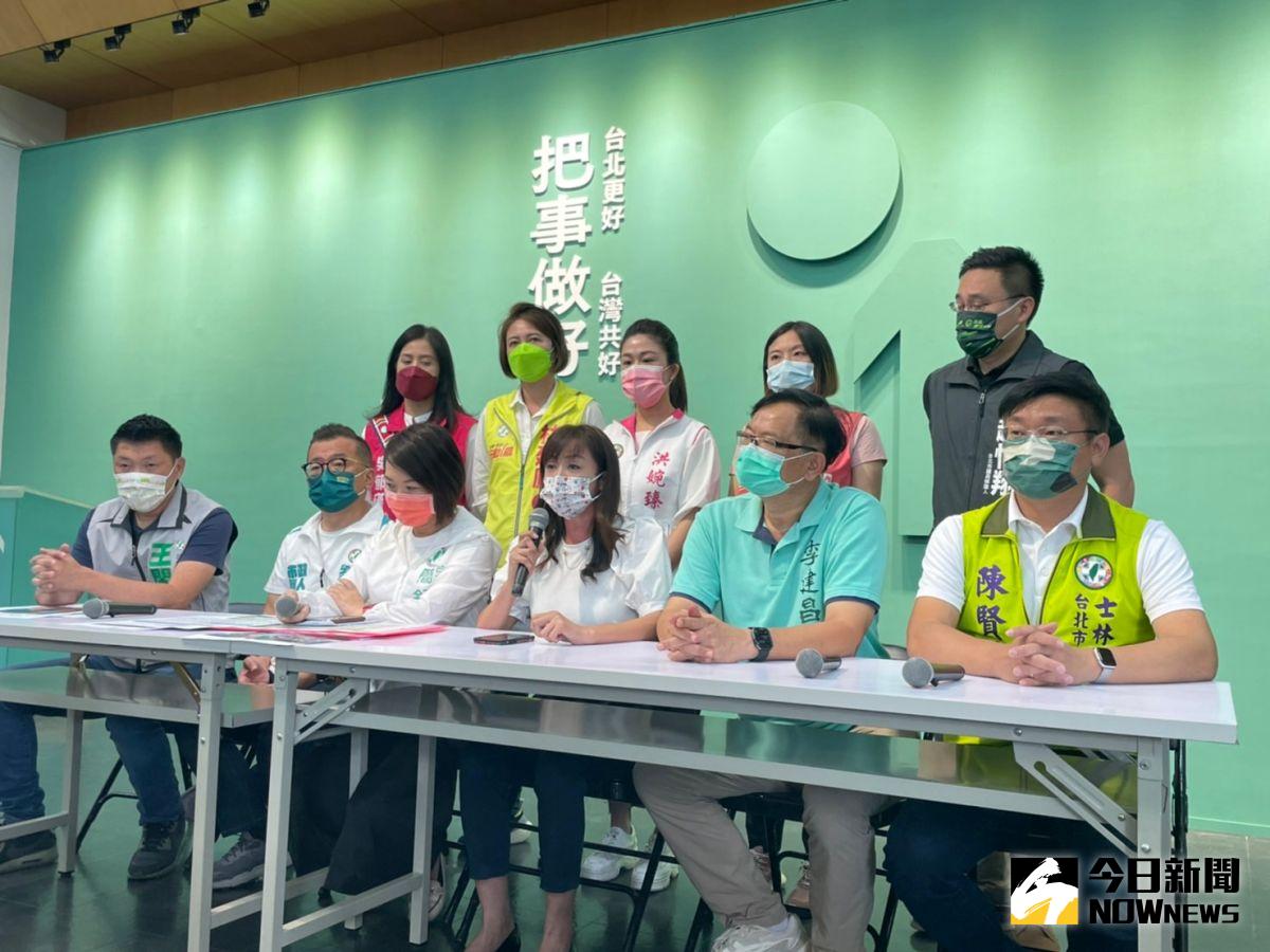 ▲民進黨台北市議會黨團召開記者會，呼籲別讓吊車尾的黃珊珊接棒柯文哲執政。（圖／記者黃宣尹攝，2022.09.21）