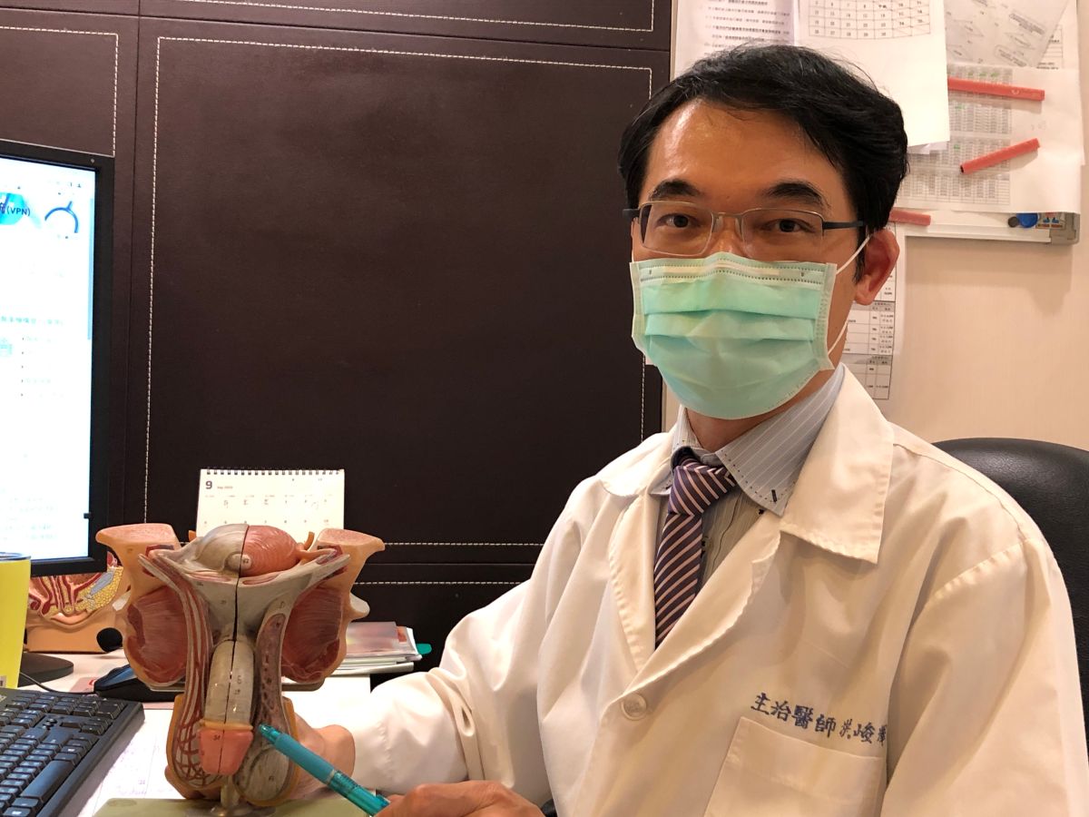 ▲書田診所泌尿科副院長洪峻澤表示，包皮不一定要開刀，但當出現反覆的包皮龜頭炎、包莖和包皮發炎、包莖嵌塞，就會建議手術治療。（書田診所提供）