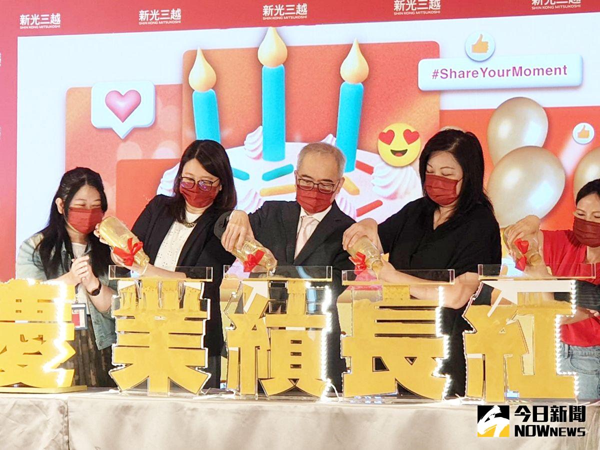 ▲新光三越周年慶首度「滿千送點」，化妝品單筆滿2000就送2000點，全館累計5000送5000點，要讓會員點數運用更多元。（圖／記者許家禎攝，2022.9.21）