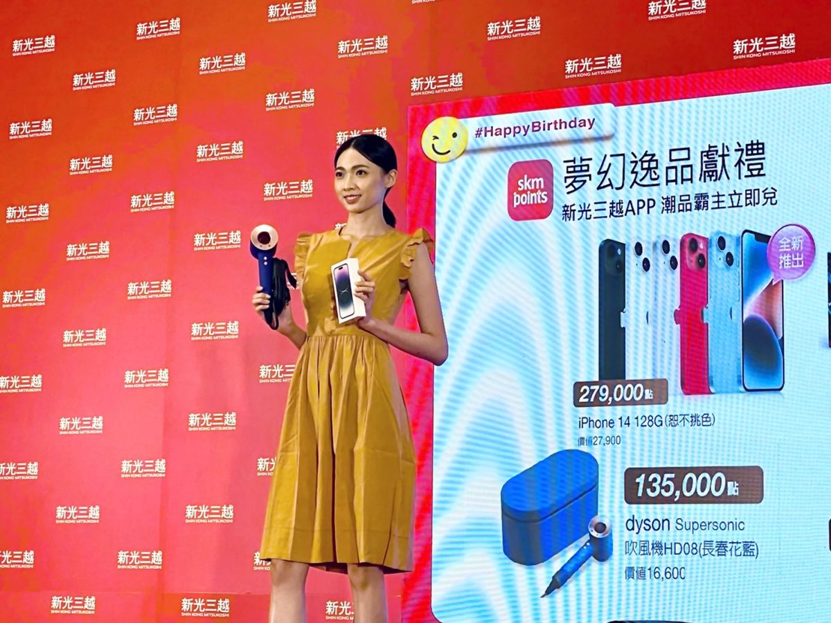 ▲新光三越週年慶首波台北南西等6店10/6登場；skm online線上週年慶明（22）日提前開跑，線上消費同享實體回饋。會員點數skm points首度加入週年慶，推出全館「滿千送千點」擴大回饋，首五日於指定業種刷skm pay還享「滿萬送萬點」。更首度祭出精品廚電兌換，包括「廚具界法拉利」義大利國寶Pininfarina廚具、「烤箱界LV」日本BALMUDA美型家電通通集點就能送，還能抽獎賓士百萬名車。（圖／記者蕭涵云攝）