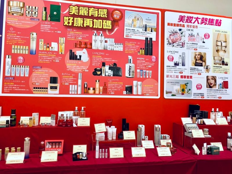 ▲每年週年慶的重頭戲,當然是超過9成消費者都關注的美妝特惠組盛況;對品牌端更是重要業績挹注時刻。(圖/記者蕭涵云攝)