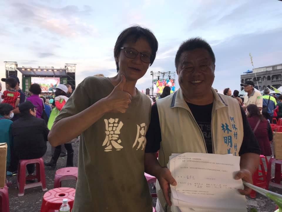 ▲宜蘭縣員山鄉縣議員參選人吳紹文（左）因酒駕未繳罰鍰被取消參選資格。（圖／取自吳紹文臉書）