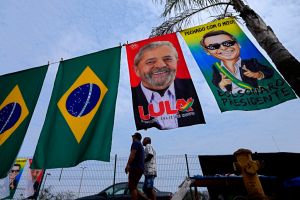 巴西下月總統大選　魯拉領先波索納洛10個百分點