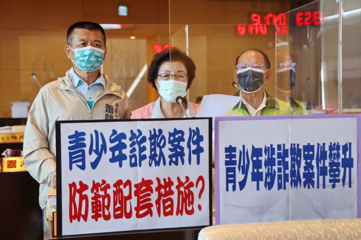 ▲議員邱素貞指出，中市兒少詐欺嫌犯人數不減反增，她要求警察局、教育局等單位，趕快想想辦法。(圖／柳榮俊攝2022.9.21)