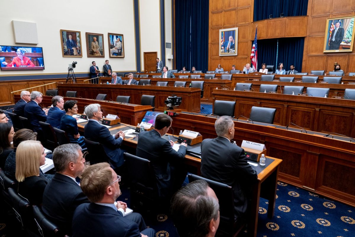 ▲摩根大通、美國銀行與花旗銀行三家美國大型金融企業執行長21日在聯邦眾議院聽證會上承諾，如果北京入侵台灣，會遵守美國政府規範，退出中國。（圖／美聯社／達志影像）