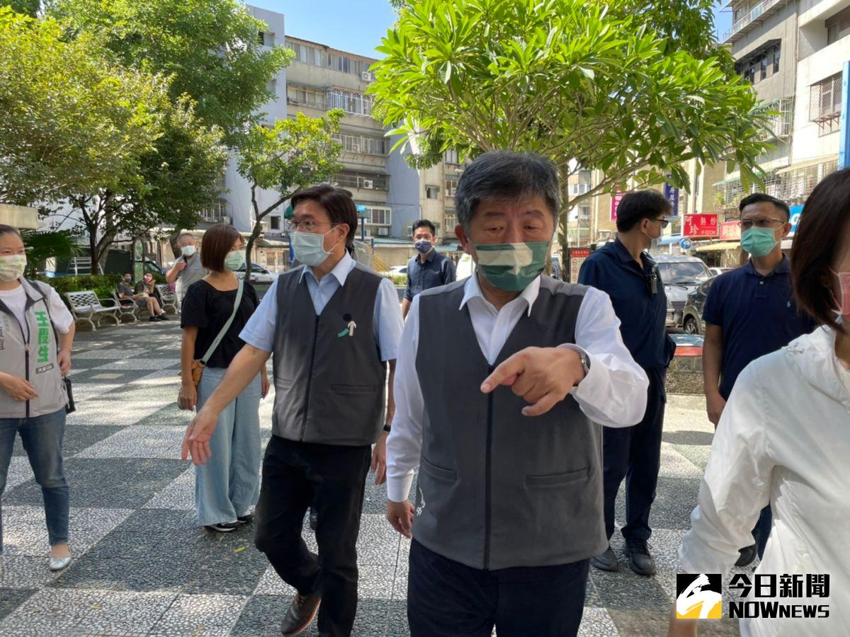 ▲陳時中今日赴大安區白蘭市場掃街，並接受媒體聯訪。（圖／記者黃宣尹攝，2022.09.22）