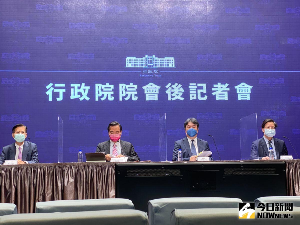 ▲行政院發言人羅秉成轉述蘇貞昌在院會中的裁示指出，最快將在10月13日開放「0+7」入境免居隔。（圖／記者陳威叡攝，2022.09.22）