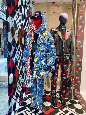 鳳小岳、郭雪芙秀冬裝挺快閃店 聞「0+7」喊恭喜想出國 ▲Richard Quinn為TOMMY HILFIGER注入獨到的叛逆美學。(圖/記者蕭涵云攝)