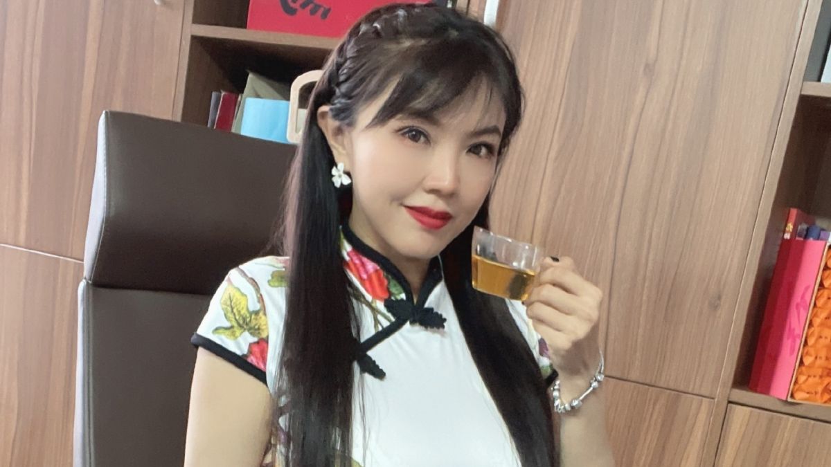 ▲劉樂妍去甘肅吃隔壁桌的剩菜剩飯，被認出是台灣人雖大方承認，卻在留言區自打臉。（圖／翻攝自劉樂妍）