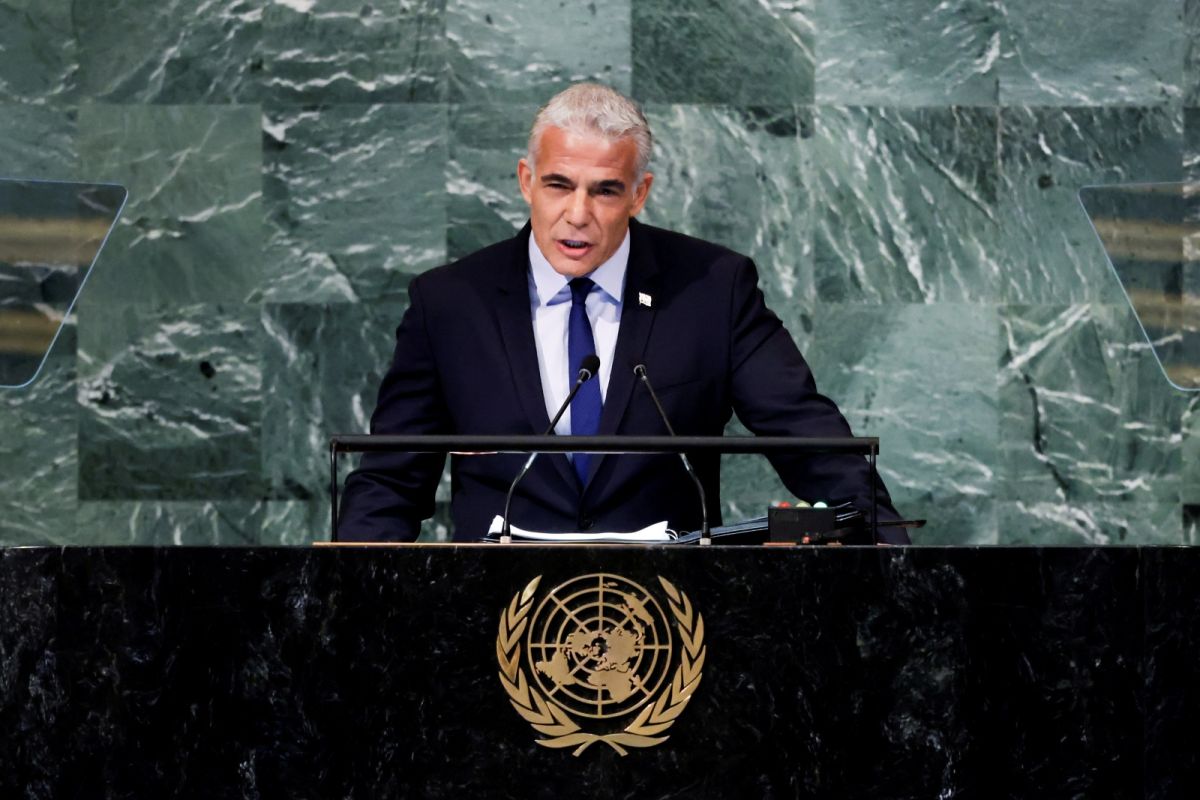 ▲以色列總理拉皮德呼籲以「兩國方案」（two-state solution）解決與巴勒斯坦數十年來的衝突，同時重申以色列會「不計代價」來阻止伊朗發展核彈。（圖／美聯社／達志影像）