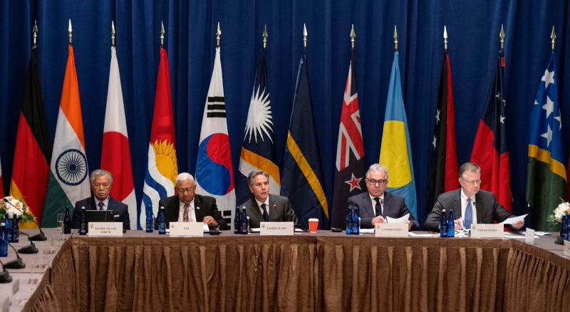 ▲美國國務卿布林肯（Antony Blinken）主持一場會議，與會者是「藍色太平洋夥伴」（Partners in the Blue Pacific, PBP）的外交部長。（圖／美聯社／達志影像）