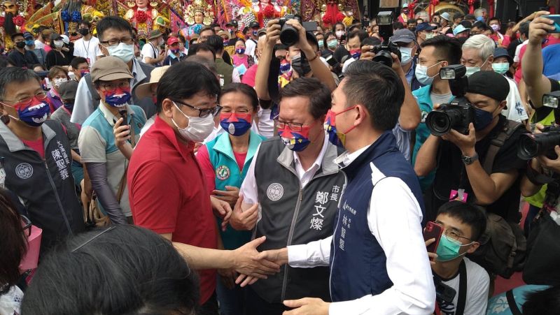 ▲趙正宇在臉書刻意貼出與鄭文燦、林智堅合照,頗有表態支持的意味,但民進黨換將後卻不見與鄭運鵬同框照片。(圖/翻攝自趙正宇臉書)