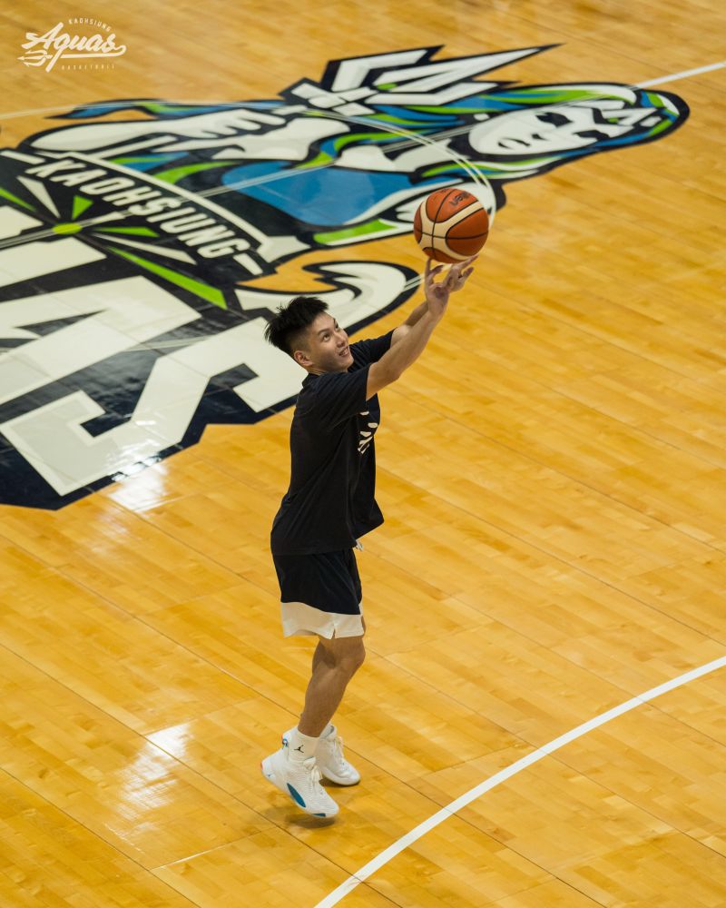 籃球／NBA傳奇球星皮朋用過的地板　海神送給三民家商