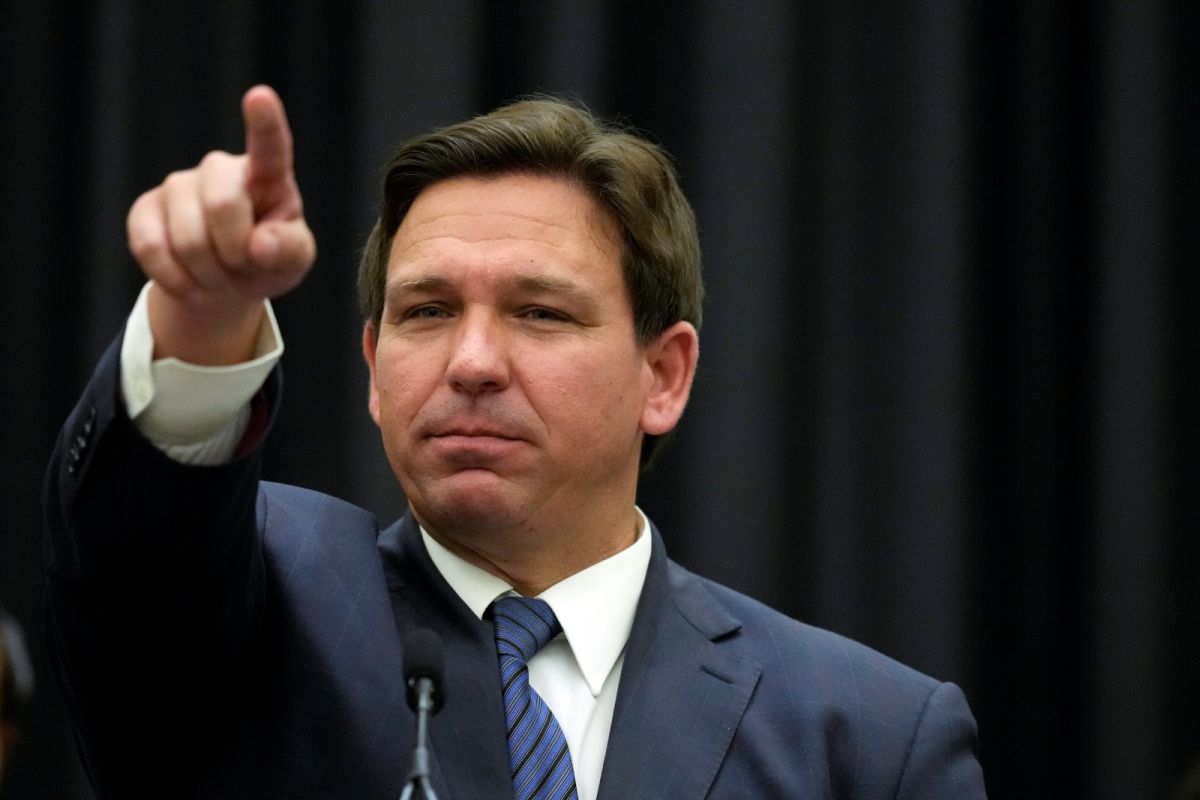 ▲佛羅里達州州長迪尚特簽署行政命令，禁止佛州公部門向中國等威權國家採購可能帶來資安威脅的技術、產品與服務。（圖／美聯社／達志影像）