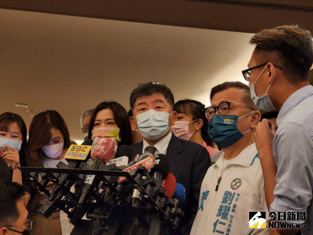 ▲陳時中今日成立律師後援會，並於會前受訪砲轟黃珊珊不願意掛民眾黨參選，是不敢扛責。（圖／記者黃宣尹攝，2022.09.24）