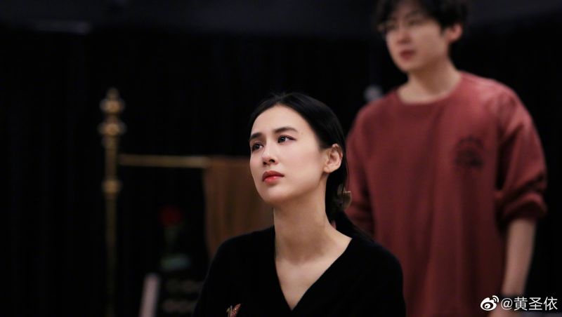 ▲以星女郎踏入演藝圈的黃聖依，嫁入豪門15年。（圖／翻攝自黃聖依微博）