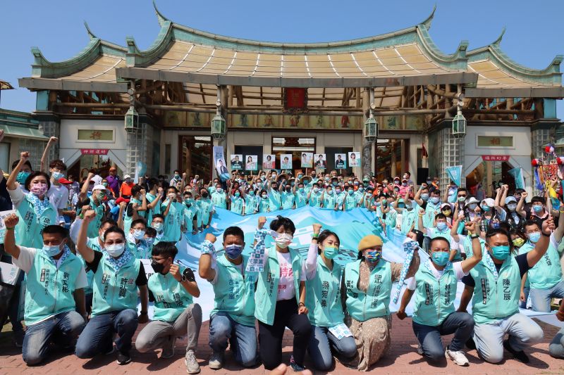 ▲民眾黨全國參選人今到彰化鹿港玻璃廟，參與「五不」宣誓活動。（圖／民眾黨彰化縣黨部提供，2022.09.24）