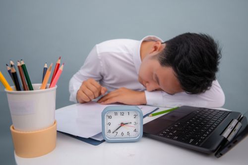 英國擬禁售能量飲給16歲以下！醫揭1罐就超標：恐愈喝愈累
