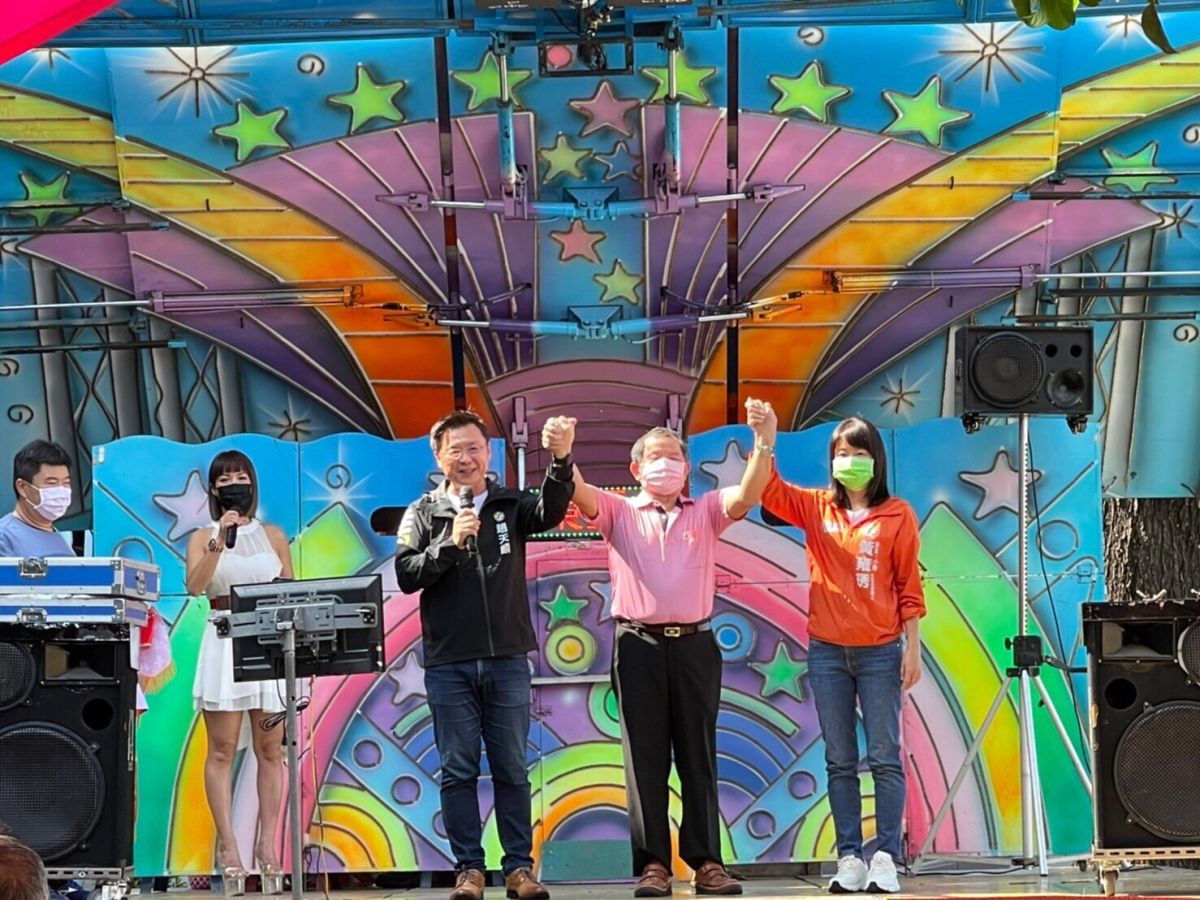 ▲立委趙天麟今天特別跨區到小港，與小港、前鎮議員候選人黃雍琇，一同支持小港區山東里里長候選人彭雙鼎。（圖／翻攝畫面）