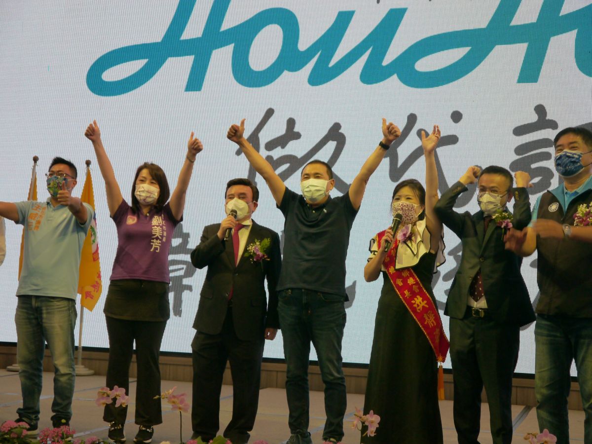▲侯友宜出席新北彰化同鄉會後援會成立，面對博士學位外界質疑風波，直說不要講東講西，強調選戰對手是自己，懇請鄉親幫他拉票。（圖／記者吳嘉億攝，2022.9.24）