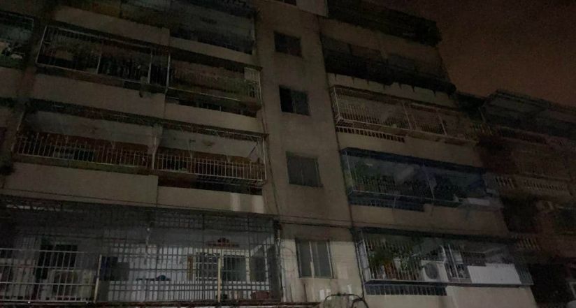 ▲高雄鳳山區今（24）日晚上無預警停電，包括興隆街、興隆街13巷、興隆街33巷、凱旋路、老爺四街、五甲一路等區域都傳出停電消息，台電表示，共計3494戶停電，目前工程人員正搶修中。（圖／翻攝高雄市議員李雅靜FB）